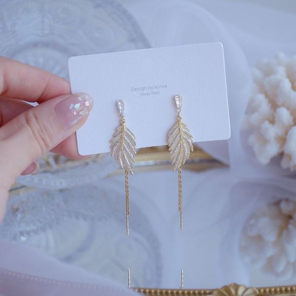 #NEW 14K Gold Plated Diamond Leaf Tassel Earrings - Picture 7 of 8